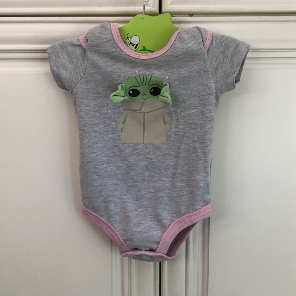 😎 Star Wars baby Yoda onesie
